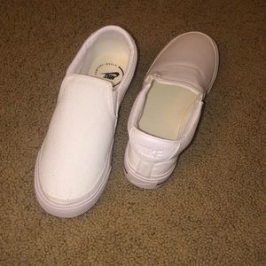 nwot white nike shoes